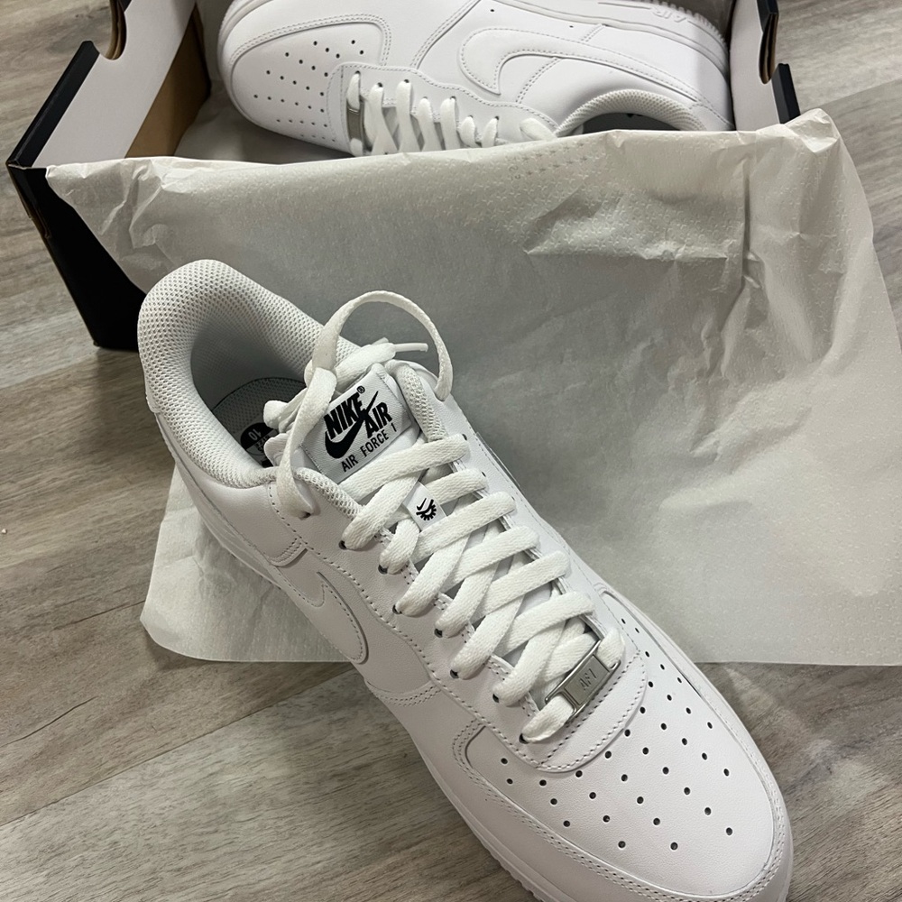 Nike White Sneakers Classic Design